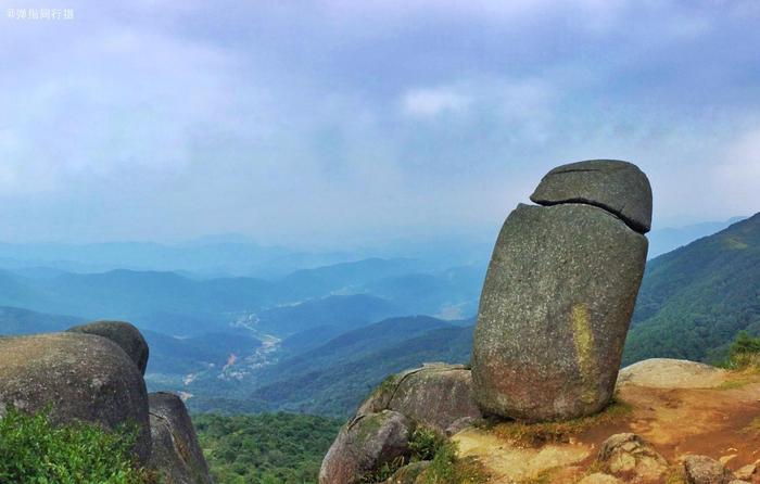 广西五皇山又见巨阳石, 形状逼真让人脸红, 这类景点你们怎么看?