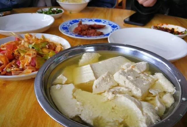 四川峨眉山不仅有美景更有美食 豆花饭物美价廉太好吃了