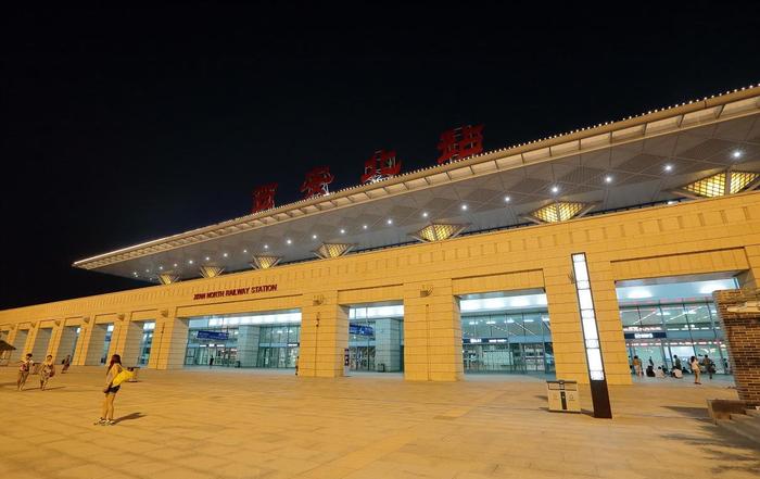 盘点中国四个最大火车站, 第一是它, 造价130亿!