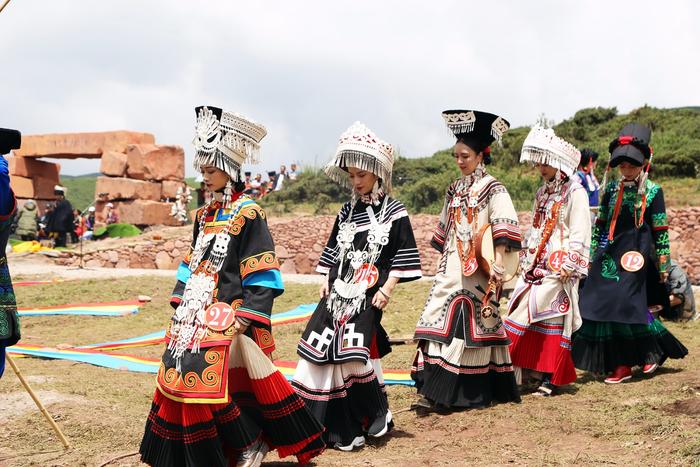 2018凉山火把节彝族选美大赛落幕 最美索玛花阿媛夺冠（组图）