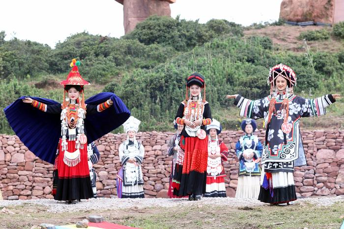 2018凉山火把节彝族选美大赛落幕 最美索玛花阿媛夺冠（组图）