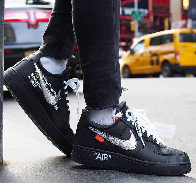 Buy Off-White x Air Force 1 Low '07 'MoMA' - AV5210 001