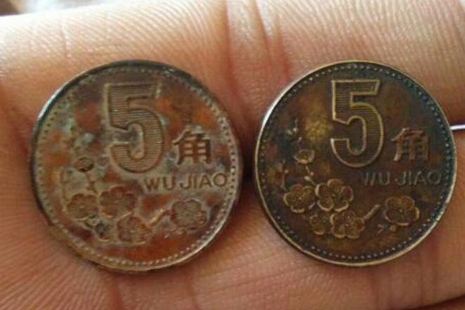 农村古玩市场发现两枚“黑鬼”硬币，专家：这样的价值千元