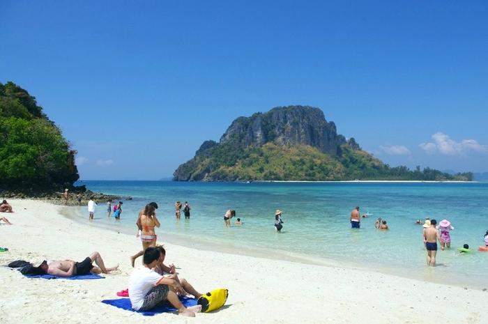 泰国旅游须知：去海边，这个动作最好不要做，轻者罚款重者坐牢！