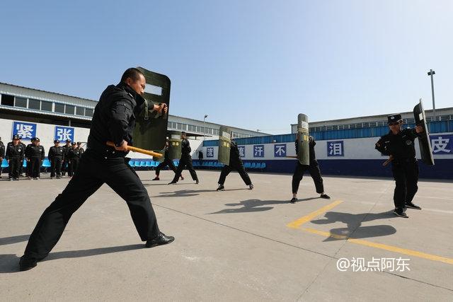 陕西蓝盾为全国安保输送人才  擒拿格斗小女生也威风八面