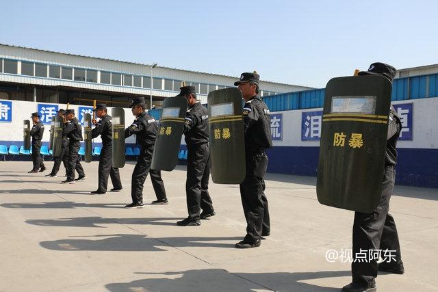 陕西蓝盾为全国安保输送人才  擒拿格斗小女生也威风八面