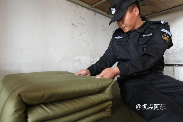 陕西蓝盾为全国安保输送人才  擒拿格斗小女生也威风八面