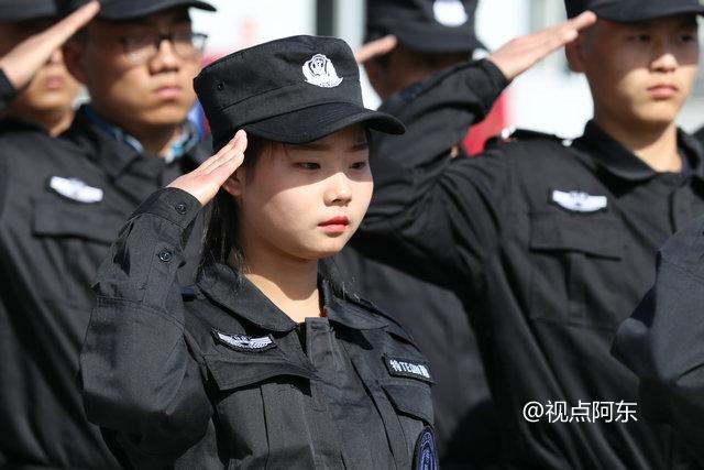 陕西蓝盾为全国安保输送人才  擒拿格斗小女生也威风八面