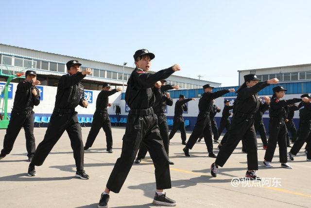 陕西蓝盾为全国安保输送人才  擒拿格斗小女生也威风八面