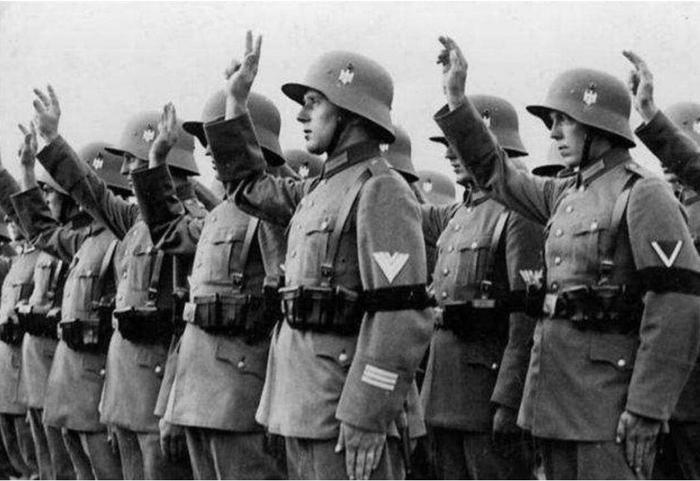 二战时德军有多勇猛?11人仅靠一面国旗,俘虏敌军将近20万人