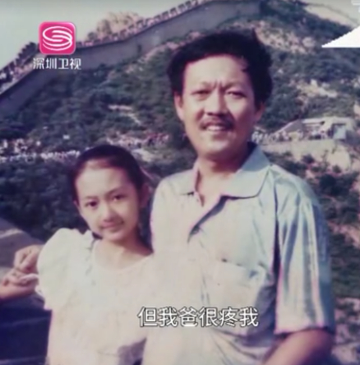 王鸥自曝被妈妈嫌丑还被狂揍，从小长期借住别人家，网友：太惨了