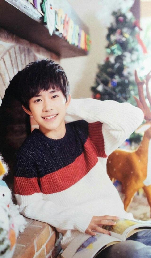 易烊千玺17岁生日，再发英文歌却N处错误，网友:尴尬癌犯了