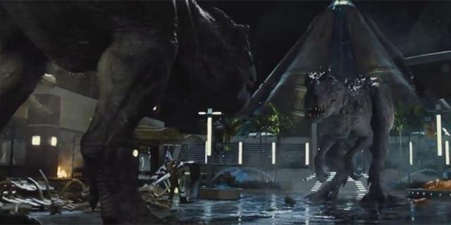 《侏罗纪世界》两部电影 暴虐霸王龙和暴虐迅猛龙到底谁最厉害？