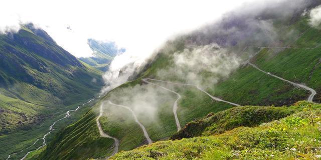 喜马拉雅山脉东段南坡，中国最后一个通公路的县，墨脱好风光