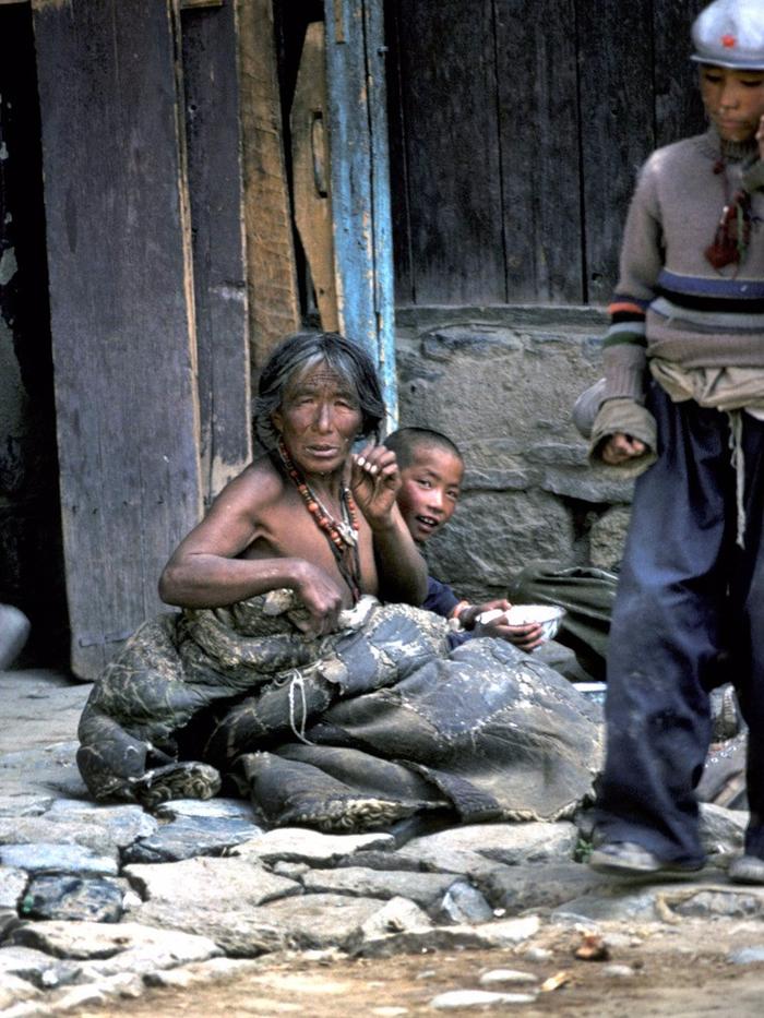 老照片-1980年代的西藏八廓街