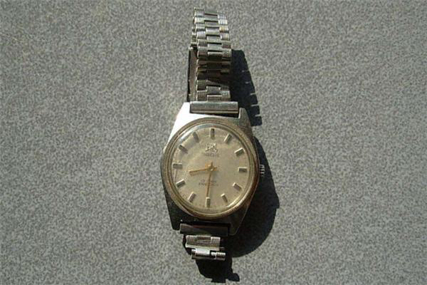 七八十年代的上海牌手表，现在值多少钱？今天可算知道了