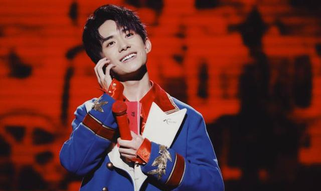 易烊千玺17岁生日，再发英文歌却N处错误，网友:尴尬癌犯了