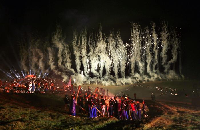 “燃情火把、尽情玩火” 2018凉山彝族传统火把节开幕