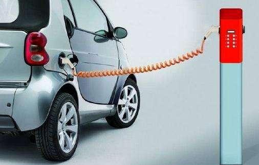 新能源汽车换一块电池就是五六万，比起燃油车，更伤不起！