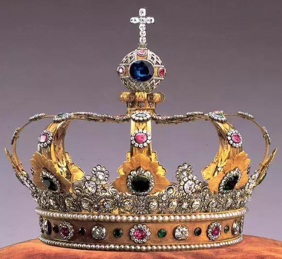 世界各国真金打造的帝皇皇冠，中国的最威武庄重！