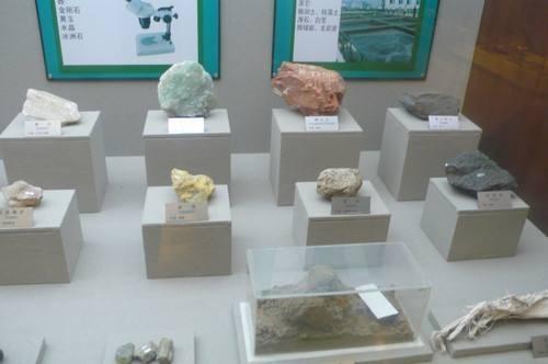 长春地质宫博物馆（又名吉林大学博物馆），始建于1952年