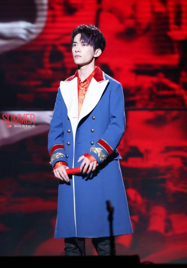 易烊千玺17岁生日，再发英文歌却N处错误，网友:尴尬癌犯了