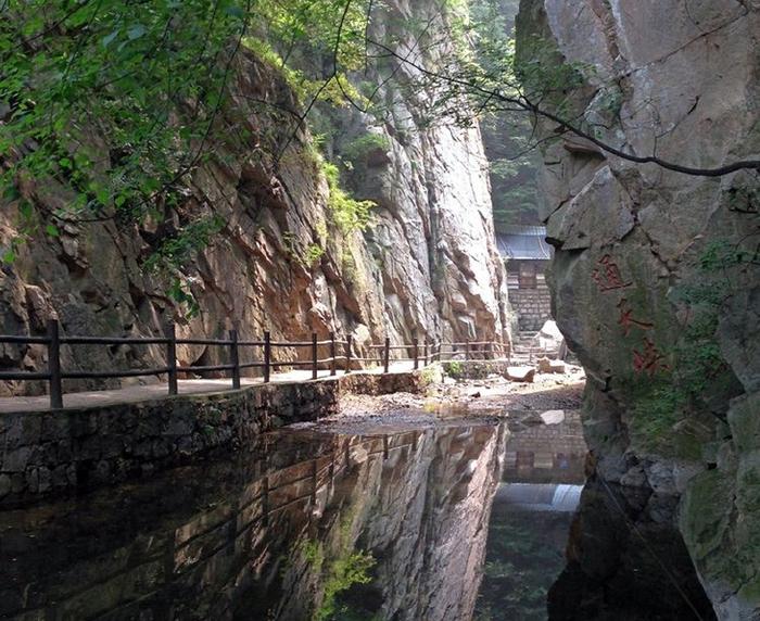 河南平顶山面积最大的县，旅游资源丰富，拥有尧山景区