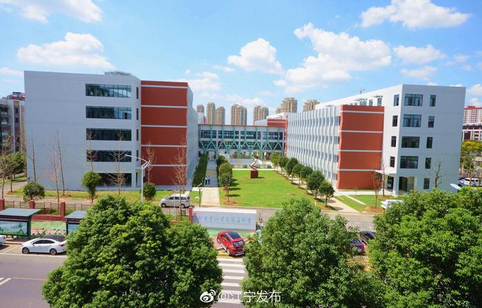 南京市江宁高新区中学为给师生们创造一个良好的工作学习环境