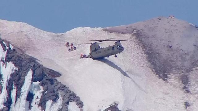 美军直升机在海拔3400米峭壁秀单点半悬停，中国没有这样的直升机