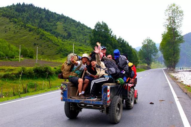川藏线上搭车的女孩告诉大家残酷的真相，川藏线上搭车的都是他们