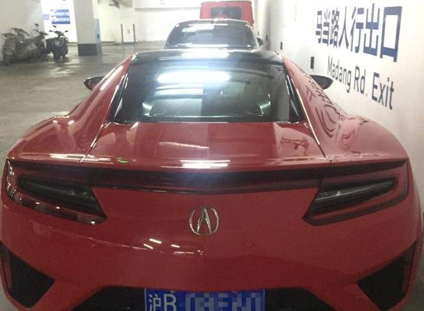 这辆本田车不一般，中国有三台，售价289万，法拉利都礼让三分
