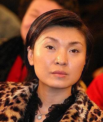 49岁陈红家世背景显赫 婚姻坎坷 隐退多年后现身真是“脱胎换骨”