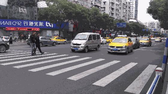 近期小心这种摄像头，一周抓上万个违章，车主：已被扣了17分！