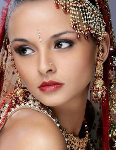 印度女人真的很美，宛如油画中走出的仙子！