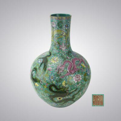 中国古玩　粉彩雲龍紋　大花瓶　天球瓶 雍正御制天球瓶以1.472亿元成交云龙纹自陈容墨龙图而来_手机新浪网