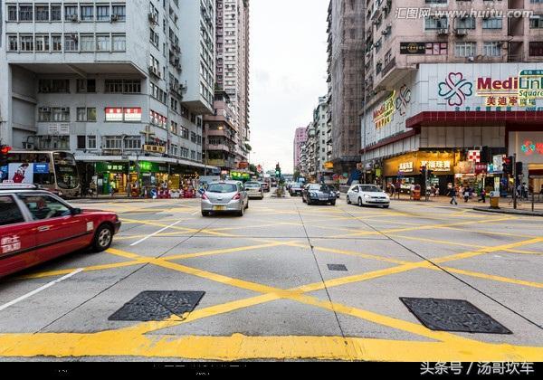 在香港开车是一种怎样的体验？老司机气的锤方向盘