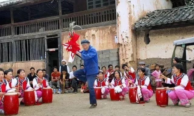 峨山花鼓舞，敲响彝族文化传承的鼓点