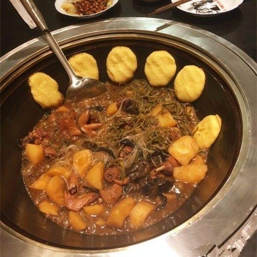 坐在哈尔滨炕头上吃的几家特色铁锅炖，地道东北味~