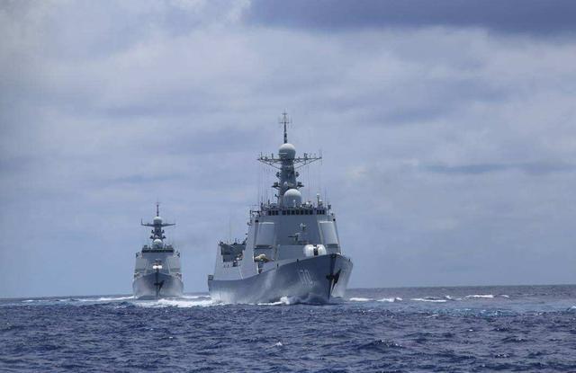 中国最强驱逐舰担任检阅舰，武器装备全球一流，被称为中华神盾