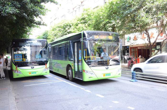 重庆江津区几江到先锋镇的501公交线路换新车