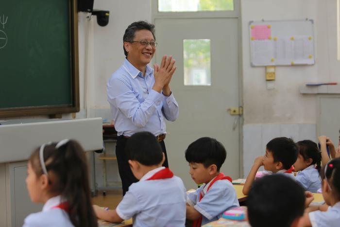 李白回家有生命危险？《同一堂课》小学生神解释《静夜思》