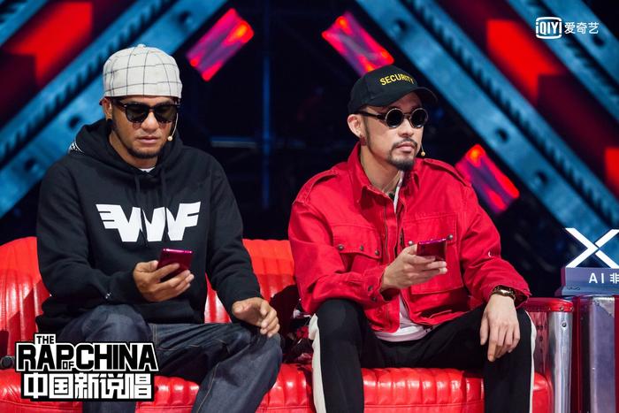 《中国新说唱》艾热备5首金曲欲霸场  rapper“疯狂厮杀”