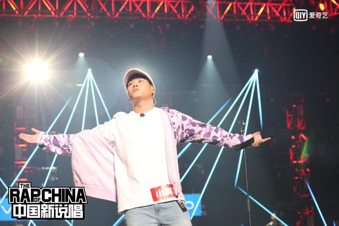 《中国新说唱》艾热备5首金曲欲霸场  rapper“疯狂厮杀”
