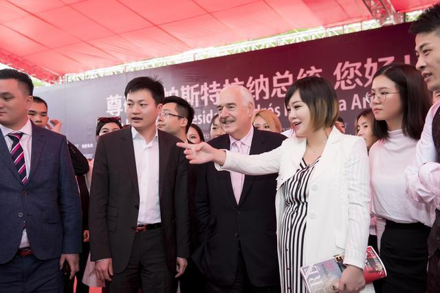哥伦比亚前总统参观ZUZU品牌工厂 赞誉中国美妆企业
