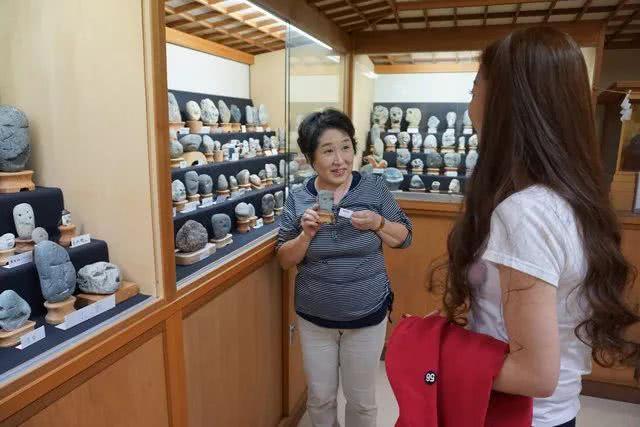 堪比“齐神”学园祭，珍石馆50年集齐900多个人面石头！