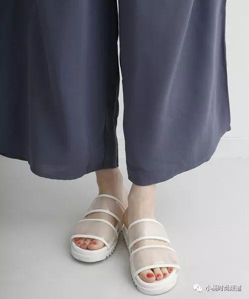 今夏日系流行PVC素材！日本大人系女子的初夏凉感造型单品特集