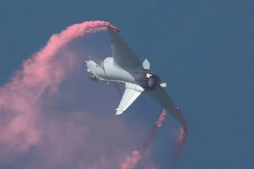 打破苏27家族对眼镜蛇机动的垄断,矢量歼10珠海航展做到了!