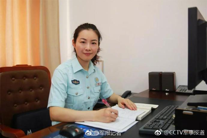 文职人员穿上新制服,快来围观