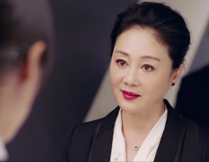《橙红年代》梅姐下线 “戏骨”王姬惊艳演技获赞