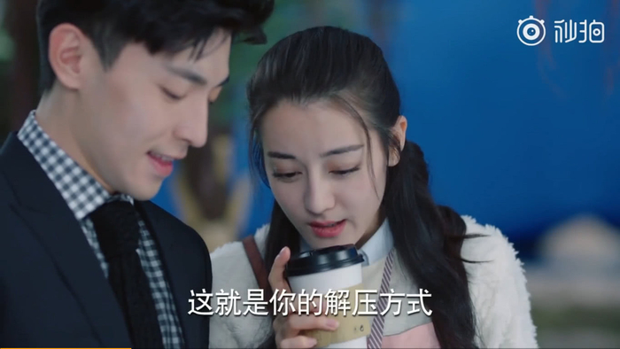 迪丽热巴非要皮，邓伦见她就头疼，网友：换着方式撒狗粮啊